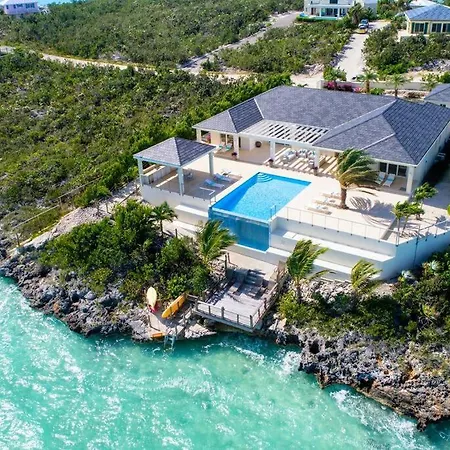 Crystal Blue Water Front Home With Pool